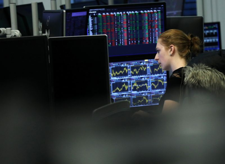 Une trader de CMC markets à Londres