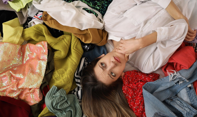 Fast fashion : vers un malus de 5€ par vêtement ?