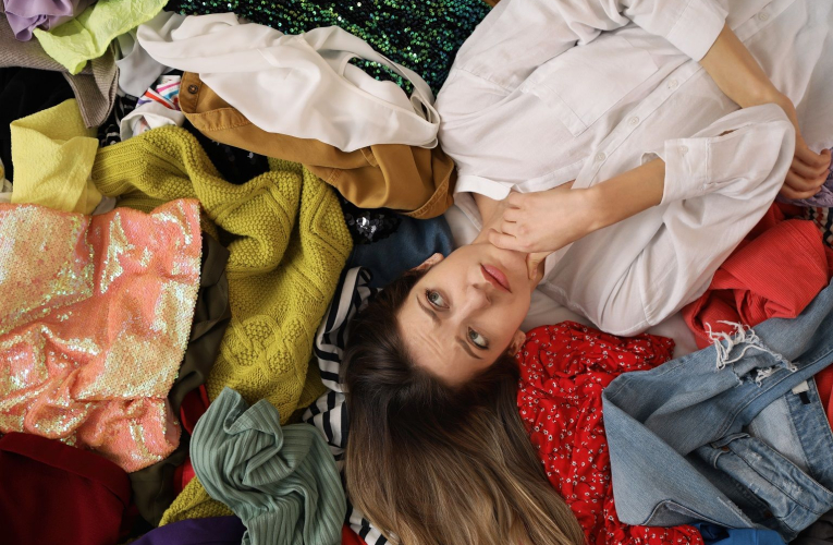 Fast fashion : vers un malus de 5€ par vêtement ?