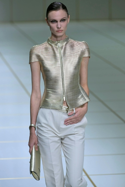 Défilé de la collection printemps-été Giorgio Armani lors de la semaine de la mode, le 27 septembre 2026 à Milan ( AFP / Stefano Rellandini )