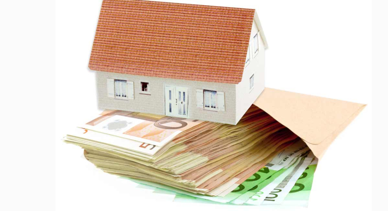 En remboursant 1.000 euros par mois, il est possible d'emprunter plus de 200.000 euros. (© Fotolia)