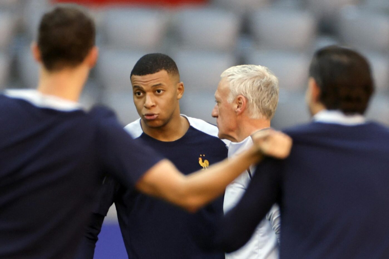 Deschamps n'aurait pas prévenu Mbappé ni les Bleus de son annonce