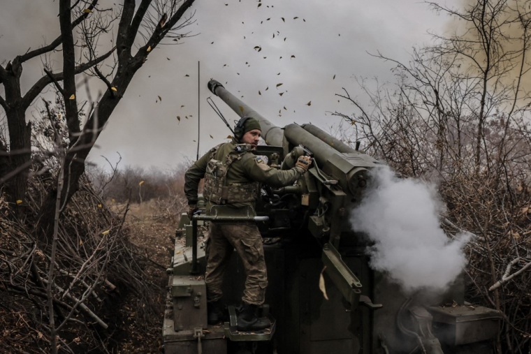 Des artilleurs ukrainiens dans l'oblast de donetsk, en Ukraine, le 18 novembre 2024. ( 24th Mechanized Brigade of Ukrai / HANDOUT )