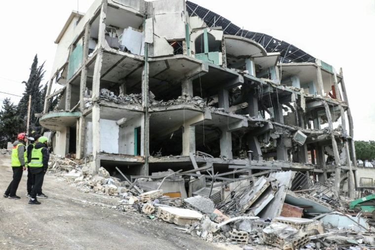 Un centre de soins détruit après une frappe israélienne à Burj Qalawiya, dans le sud du Liban, le 14 mars 2026  ( AFP / Kawnat HAJU )