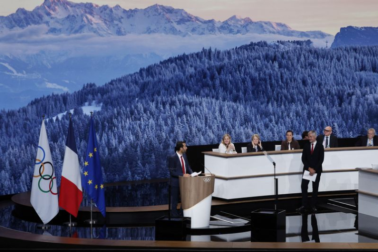 Martin Fourcade prononce un discours lors de la session du CIO pour les annonces 2030 et 2034