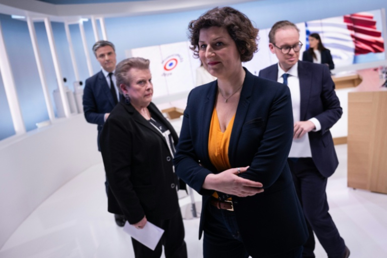 La maire sortante de Strasbourg et candidate à sa réélection pour le parti Les Écologistes, Jeanne Barseghian (C), la candidate du PS Catherine Trautmann (G), et le candidat d'Horizon Pierre Jakubowicz (D), après un débat à Strasbourg, le 11 mars 2026 ( AFP / SEBASTIEN BOZON )