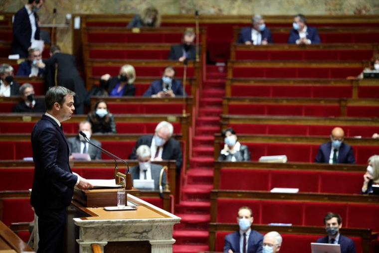 FRANCE: LE GOUVERNEMENT VEUT FAIRE ADOPTER LE "PASS VACCINAL" AUSSI VITE QUE POSSIBLE