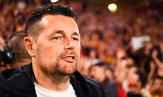 À quoi joue Pierre Sage avec le RC Lens ?