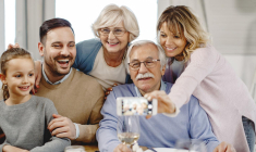 Faciliter et encourager les donations et les dons d’argent profiteraient aux plus jeunes crédit photo : Shutterstock