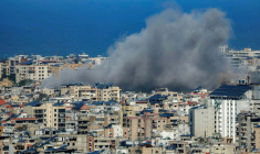 Panaches de fumée au-dessus de la banlieue sud de Beyrouth après des frappes israéliennes, le 30 mars 2026 ( AFP / ibrahim AMRO )