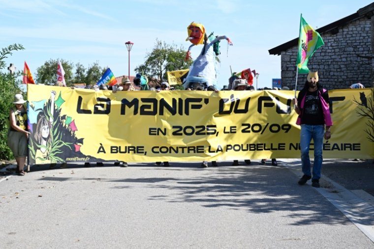 La "Manif du futur" à Bure, dans la Meuse, le 20 septembre 2025 ( AFP / Jean-Christophe VERHAEGEN )
