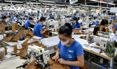 Dans une usine de confection de la province de Thai Nguyen, au Viêtnam, le 2 juillet 2025 ( AFP / Nhac NGUYEN )