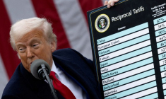 Le président américain Trump prononce un discours sur les droits de douane, à la Maison blanche