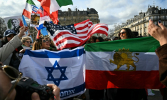 Manifestation d'Iraniens anti-régime à Paris, le 1er mars 2026 ( AFP / Anna KURTH )