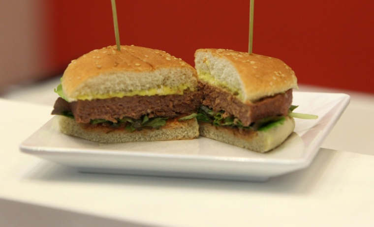 Un hamburger végétalien présenté au salon international de l'industrie de la viande IFFA à Francfort, le 6 mai 2019 en Allemagne ( AFP / Daniel ROLAND )