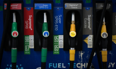 Une station-service près de Bordeaux, le 10 mars 2026 ( AFP / Philippe LOPEZ )