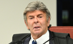 Le juge de la Cour suprême du Brésil Luiz Fux s'exprime lors de la session de vote au procès de l'ancien président Jair Bolsonaro, le 10 septembre 2025 à Brasilia ( AFP / Evaristo Sa )