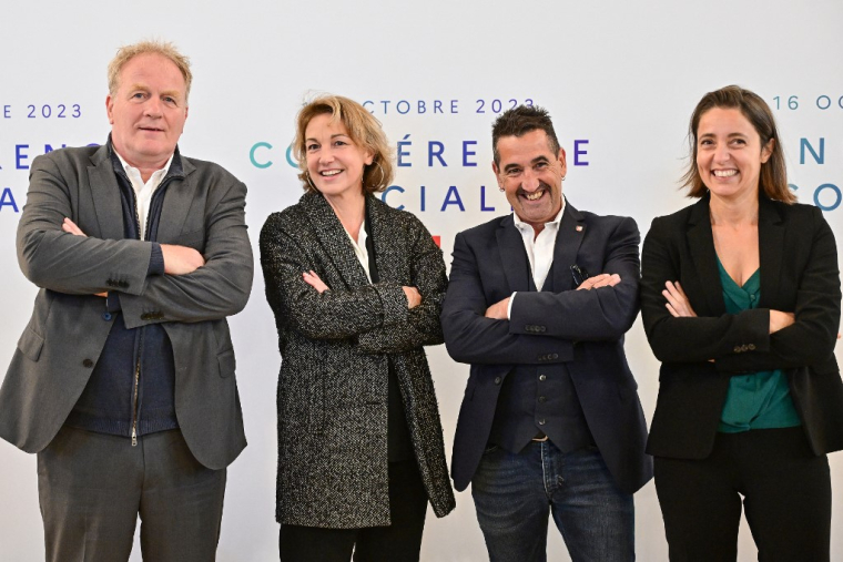 François Hommeril (CFE-CGC), Marylise Léon (CFDT), Frédéric Souillot (FO) et Sophie Binet (CGT) à Paris le 16 octobre 2023. ( POOL / MIGUEL MEDINA )