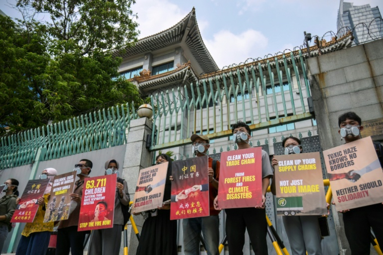 Manifestation à Djakarta le 22 octobre 2026. ( AFP / BAY ISMOYO )