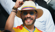 Abelardo de la Espriella vote à l'occasion du second tour de la présidentielle, à Barranquilla dans le nord de la Colombie, le 21 juin 2026 ( AFP / Vanexa Romero )