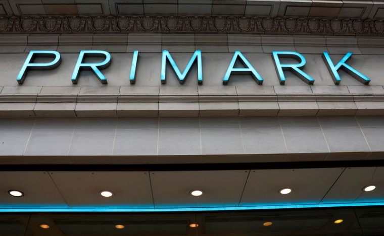 Un magasin Primark est visible sur Oxford Street, à Londres