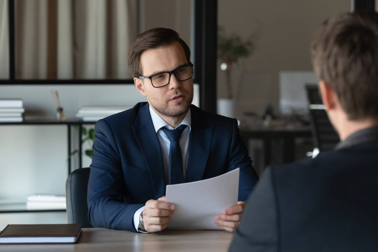 Le réexamen des dossiers de prêts immobiliers-iStock-fizkes.jpg