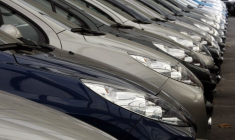 Le parking d'un concessionnaire automobile, à Nice