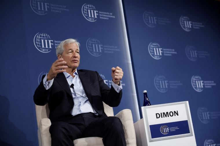 Jamie Dimon à Washington, aux États-Unis, le 24 octobre 2024. ( GETTY IMAGES NORTH AMERICA / KEVIN DIETSCH )