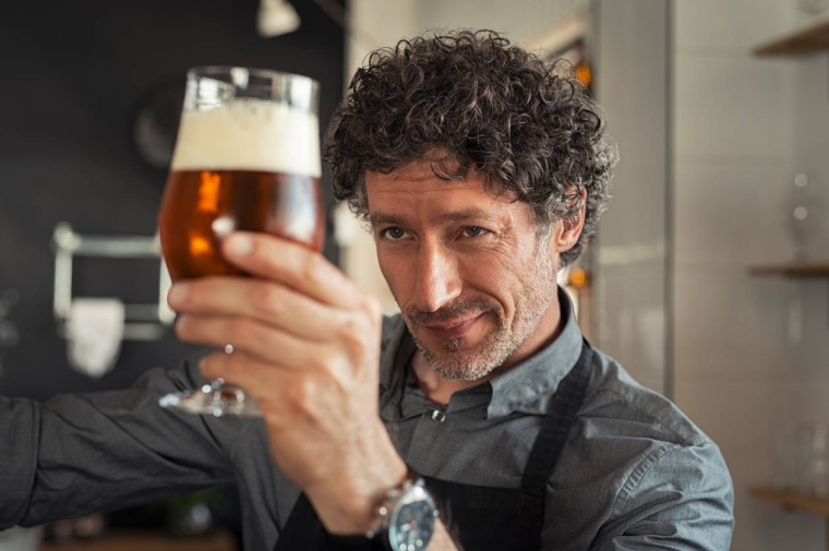 Des meubles fabriqués avec des résidus de bière - iStock-Ridofranz