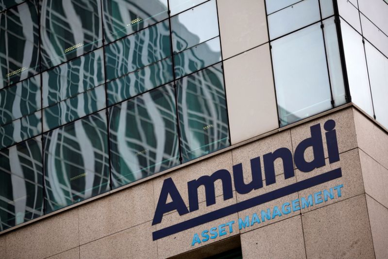 Logo d'Amundi à l'extérieur du siège social de l'entreprise à Paris