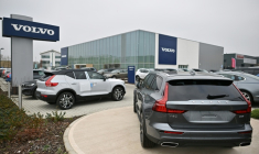 Une concession Volvo à Reading, à l'ouest de Londres, le 2 mars 2021 ( AFP / Ben STANSALL )
