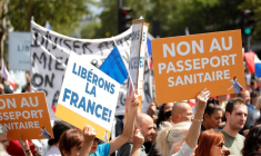 FRANCE: LA LOI SUR LE "PASS SANITAIRE" PROMULGUÉE, ÉLARGISSEMENT DÈS LUNDI