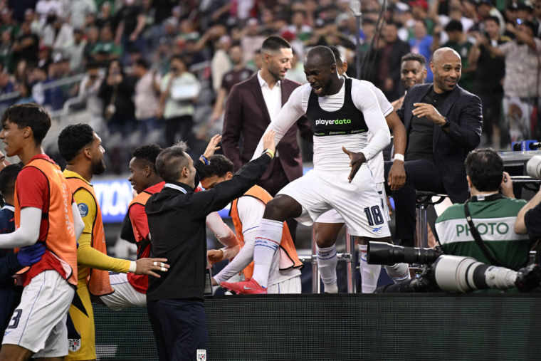 La célébration de fou après la victoire du Panama contre les États-Unis