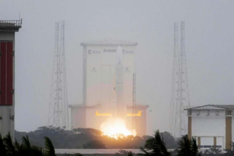 Le lanceur européen Ariane 6 décolle de Kourou le 6 mars 2025 ( AFP / Ronan LIETAR )