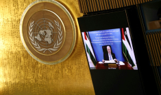 Le président palestinien Mahmoud Abbas s'exprime par vidéo lors d'un sommet au siège des Nations unies, à New York, le 22 septembre 2025 ( AFP / Ludovic MARIN )