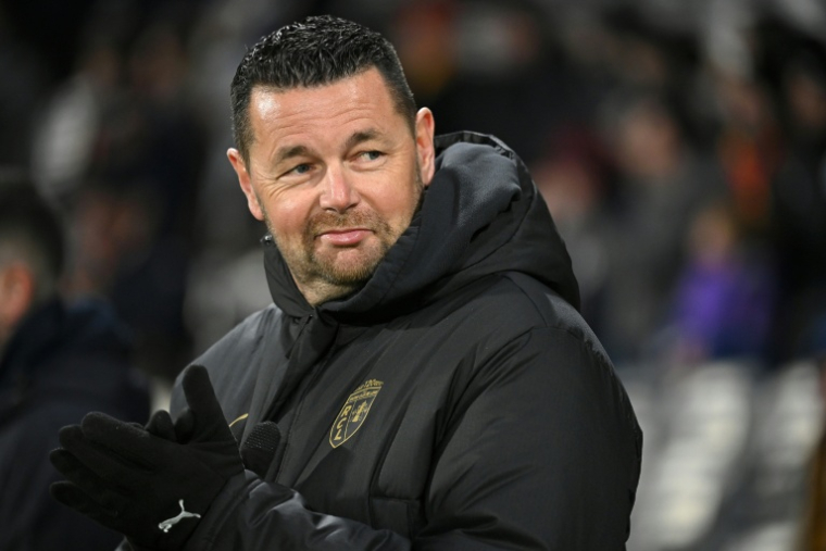 Pierre Sage, l'entraîneur de Lens, au cours du match de Ligue 1 à Toulouse le 2 janvier 2026 au Stadium ( AFP / Matthieu RONDEL )