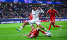 Un triplé de Barcola porte Liverpool à Linz