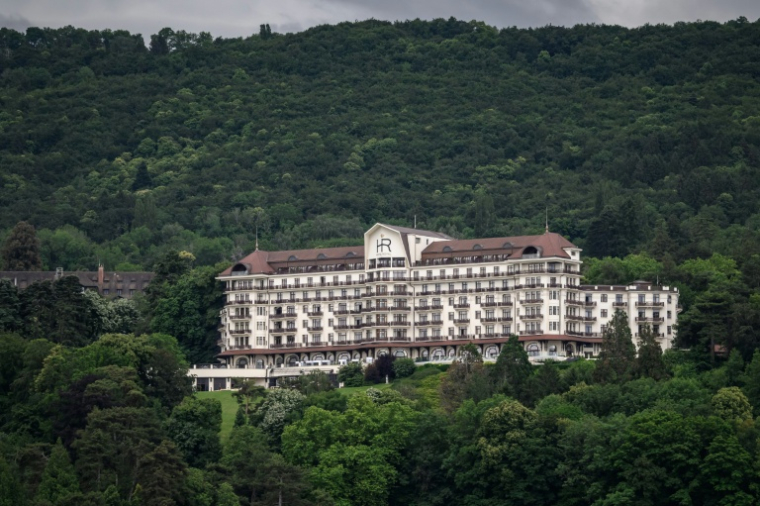 L'hôtel Royal d'Evian-les-Bains, le 10 juin 2026 en Haute-Savoie ( AFP / Fabrice COFFRINI )