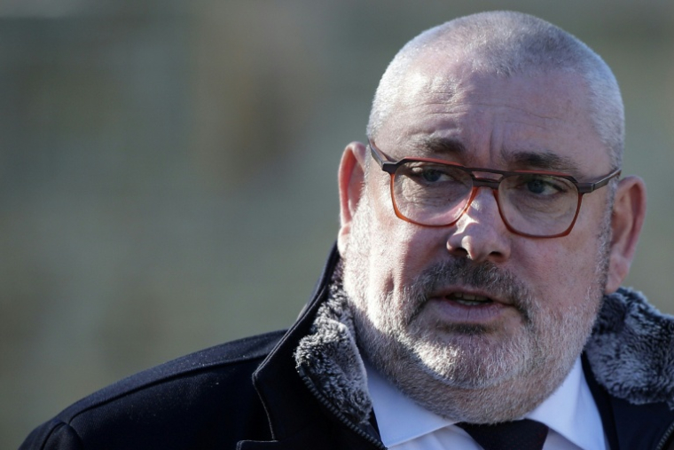 Christophe Barthes, candidat du RN à la mairie de Carcassonne, en campagne à Carcassonne, le 7 février 2026 dans l'Aude ( AFP / Valentine CHAPUIS )