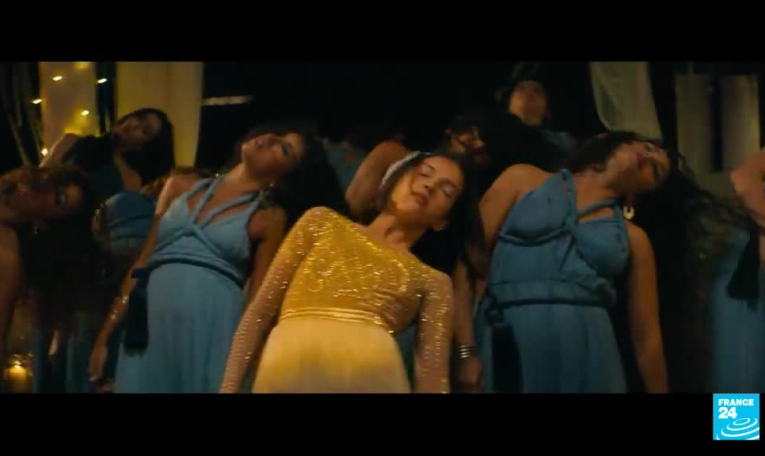 "Houria" : en Algérie, la danse pour réparer les vivants