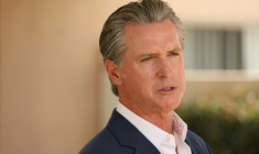 Le gouverneur de Californie, Gavin Newsom, donne une conférence de presse à Downey (Californie), le 16 juillet 2025 ( AFP / Patrick T. Fallon )