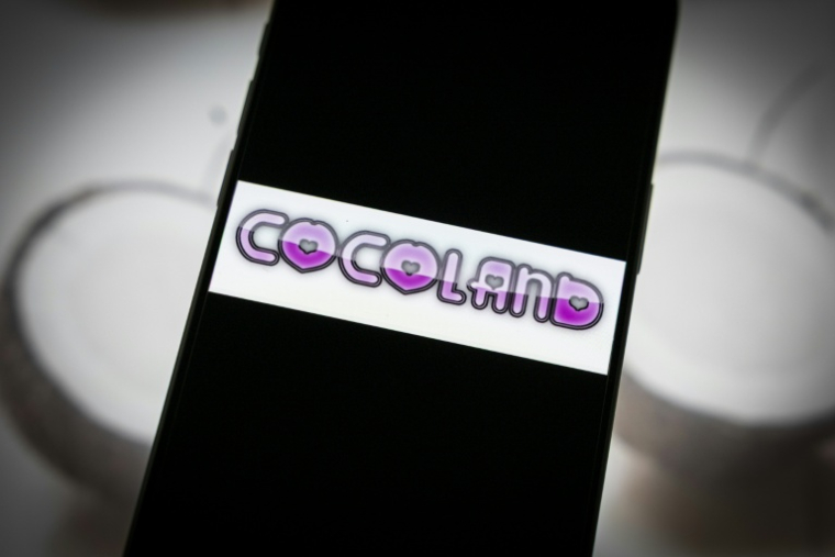 Le logo de la plateforme Cocoland sur l'écran d'un smartphone à Paris, le 28 avril 2026 ( AFP / Simon WOHLFAHRT )