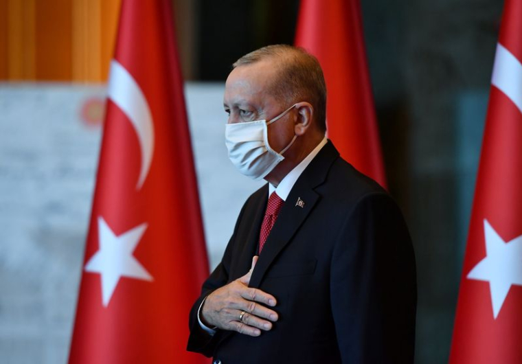 ERDOGAN LIMOGE LE GOUVERNEUR DE LA BANQUE DE TURQUIE FACE À LA CHUTE DE LA LIVRE