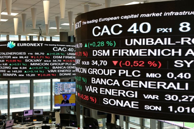 La bourse Euronext dans le quartier d'affaires de La Défense à Paris