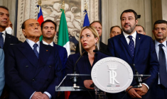 La dirigeante du parti Fratelli d'Italia Georgia Meloni s'adresse aux médias au palais du Quirinal à Rome