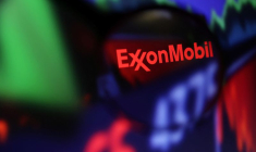 Le logo d'Exxon Mobil et un graphique boursier