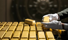 Sur 10 ans, le cours de l'or a monté de 204% soit 11% par an, contre 13.6% pour le SP500 et 11% pour le MSCI World. (Crédits: Adobe Stock)