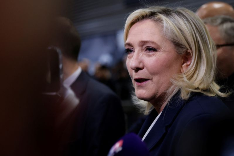 LE PEN BOUSCULÉE EN GUADELOUPE PAR DES "MILITANTS D'EXTRÊME GAUCHE", SELON LE RN