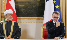 Le président Emmanuel Macron (d) et le sultan d'Oman Haitham ben Tariq assistent à une cérémonie de signature d'accords à l'Élysée, le 29 juin 2026 à Paris ( POOL / MEHDI FEDOUACH )