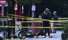 La police scientifique sur les lieux des tirs près de la Maison Blanche à Washington, le 23 mai 2026 ( AFP / Brendan SMIALOWSKI )